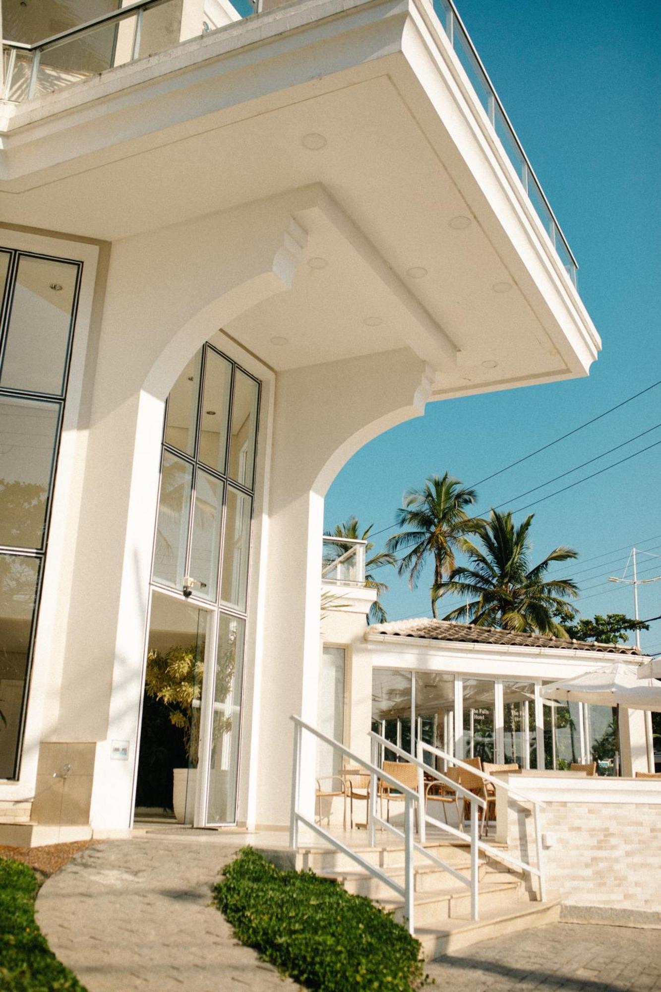גוארויה The Falls Hotel מראה חיצוני תמונה
