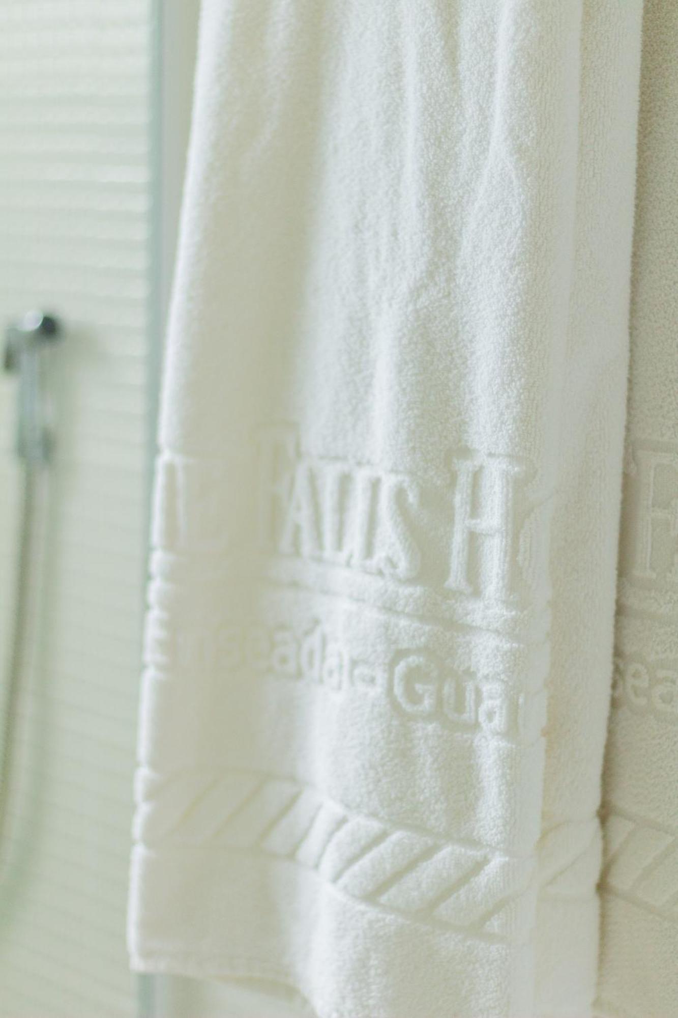 גוארויה The Falls Hotel מראה חיצוני תמונה