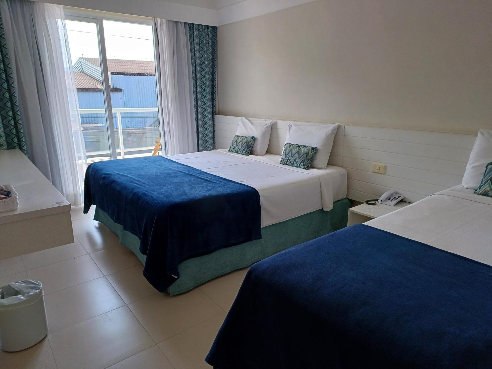 גוארויה The Falls Hotel מראה חיצוני תמונה