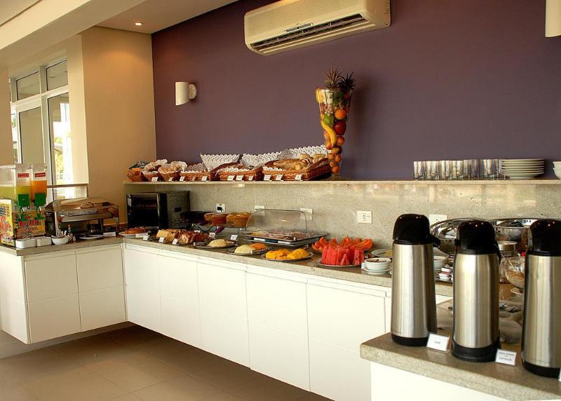 גוארויה The Falls Hotel מראה חיצוני תמונה